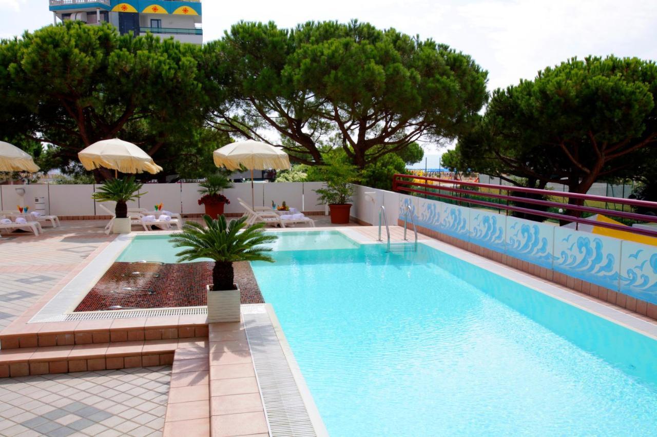 Hotel Coppe Jesolo Exteriör bild