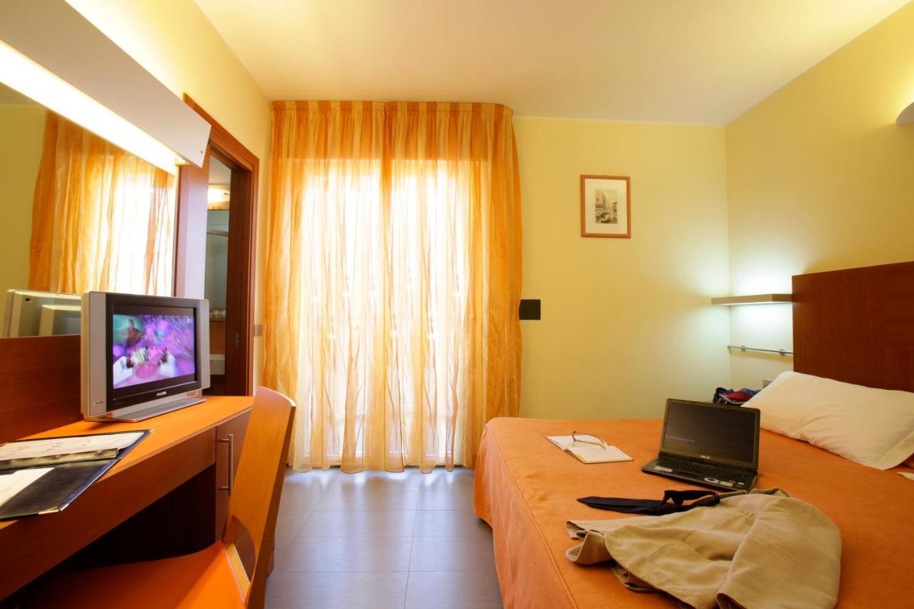 Hotel Coppe Jesolo Exteriör bild